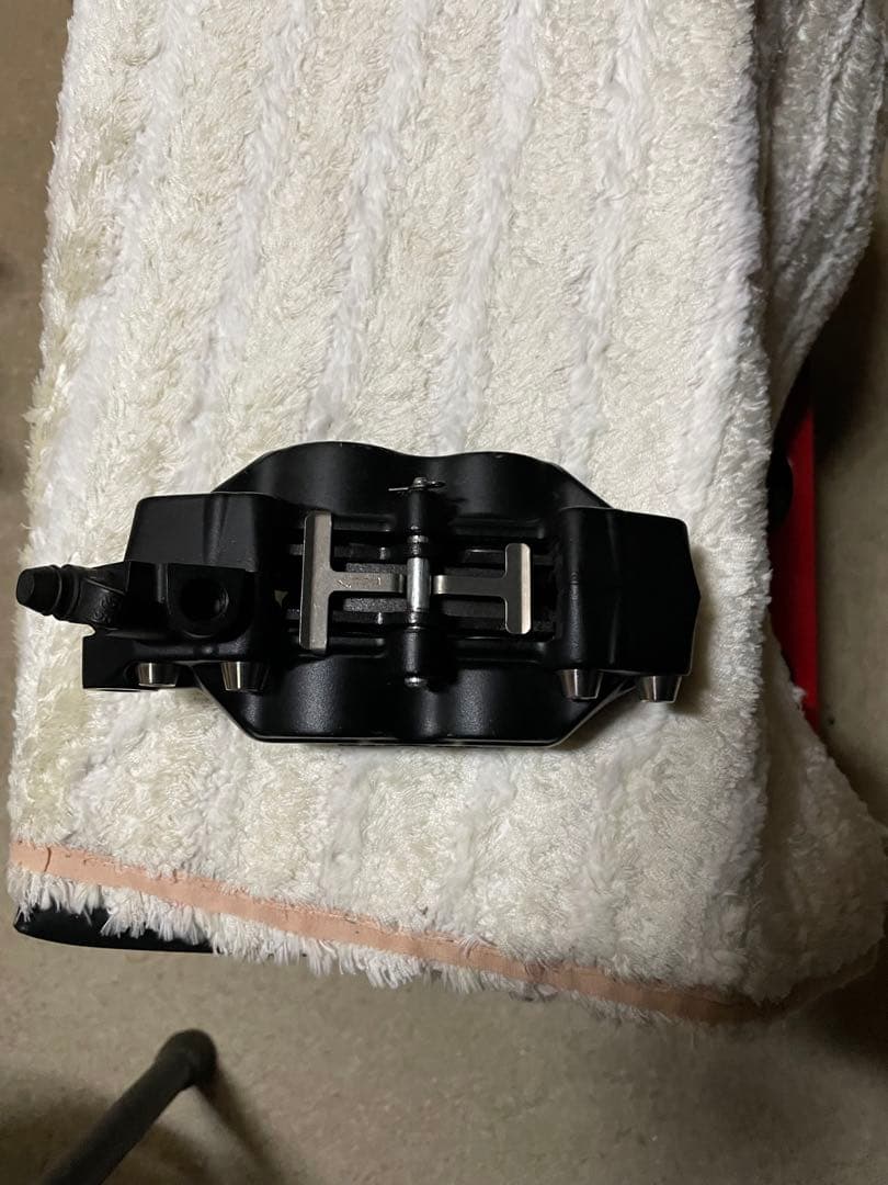 brembo ブラック フロントブレーキキャリパー