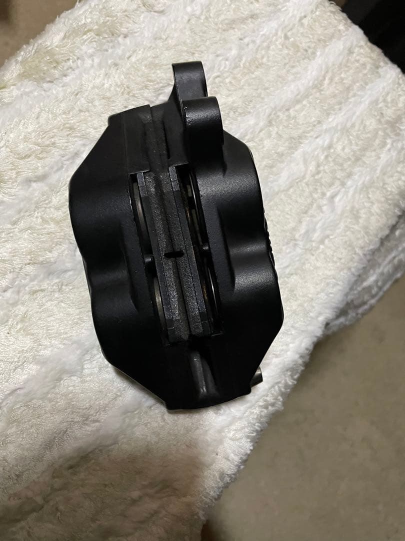 brembo ブラック フロントブレーキキャリパー