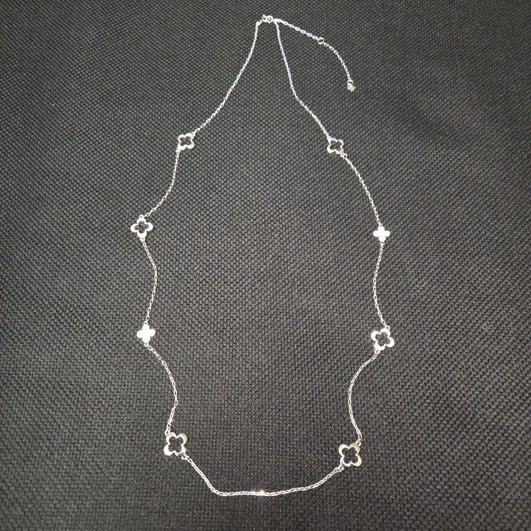 アビステ 花モチーフ シルバー色ネックレス