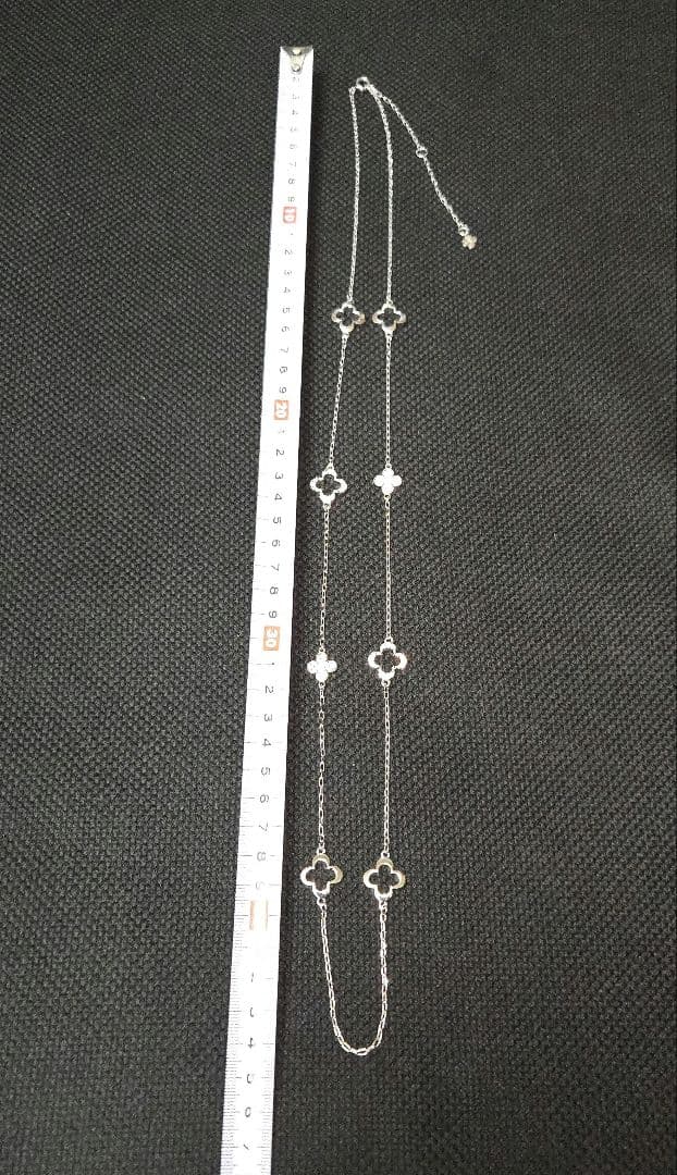 アビステ 花モチーフ シルバー色ネックレス