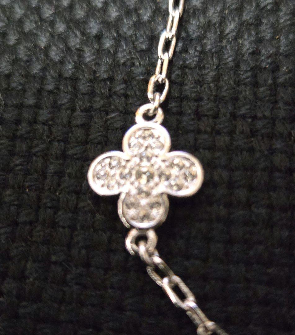 アビステ 花モチーフ シルバー色ネックレス