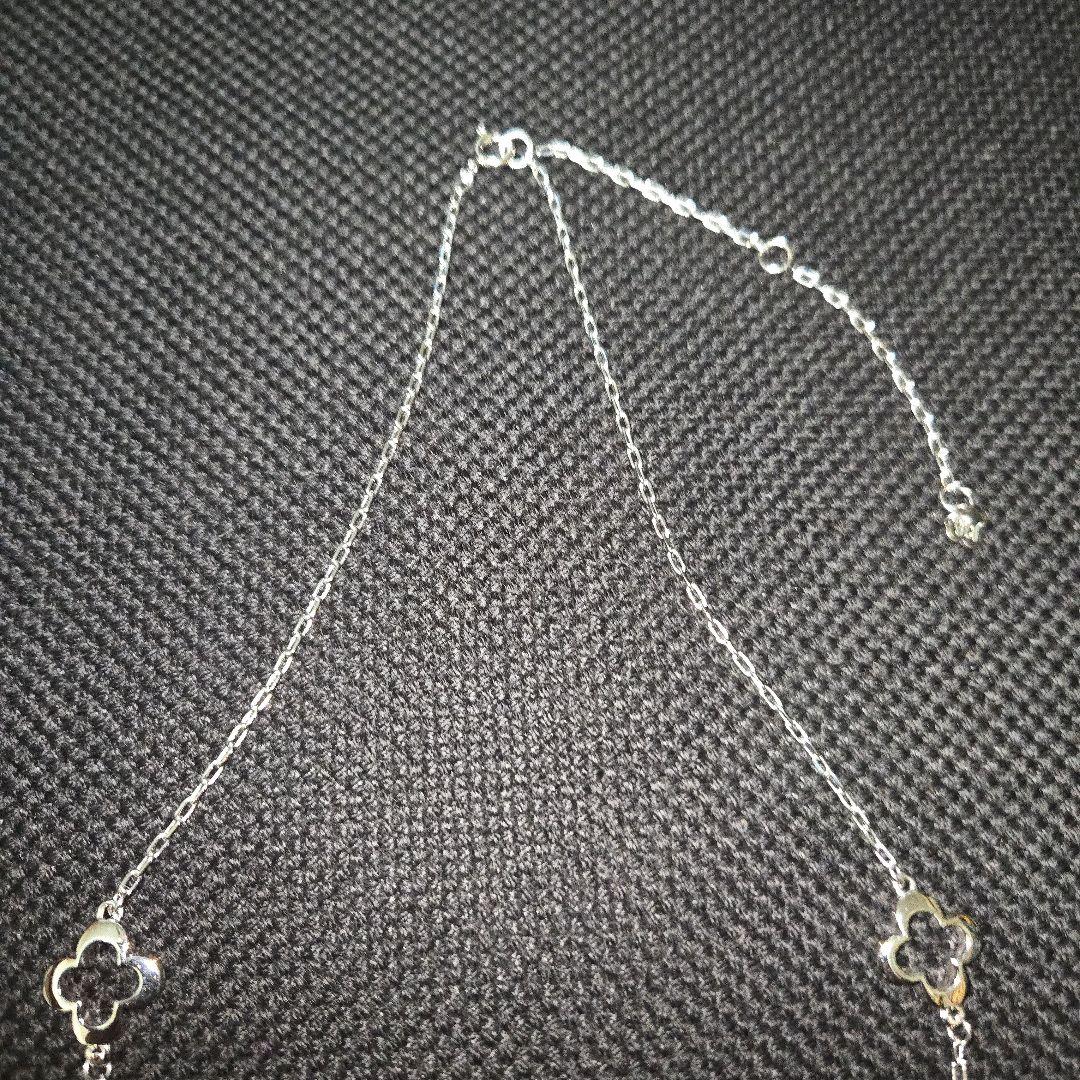 アビステ 花モチーフ シルバー色ネックレス