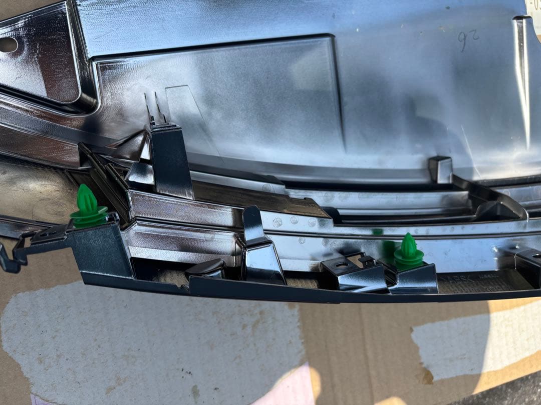 新車外し　日産 エルグランド E52 中期 純正 フロントグリル 62322