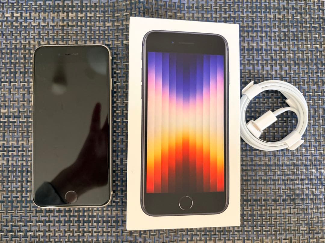 Apple iPhone SE (第3世代) スターライト本体