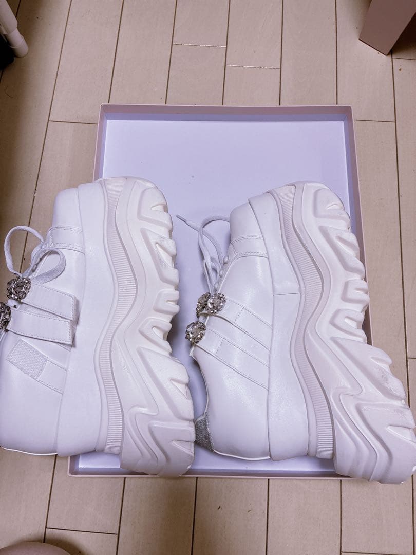 ミシェルマカロン ボリュームソールビジューベルトスニーカー Lサイズ