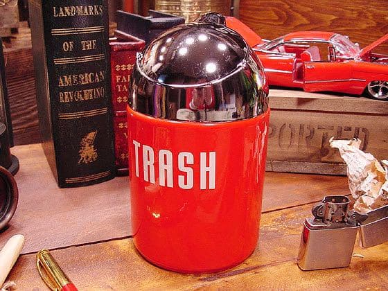 激レア　アメリカンカントリー　めちゃくちゃ可愛い灰皿　トラッシュ　ロゴ　赤　白