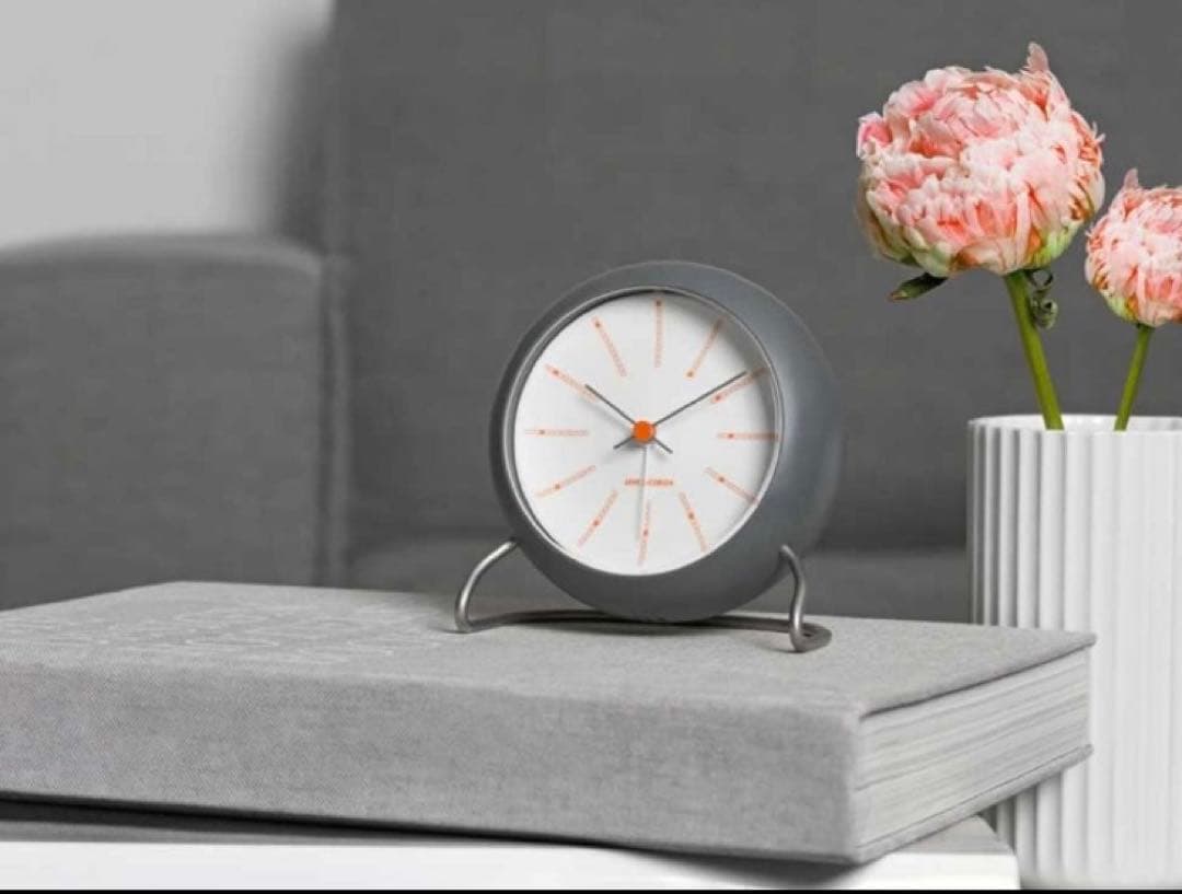 新品　アルネ ヤコブセン テーブルクロックBANKERS バンカーズ グレー