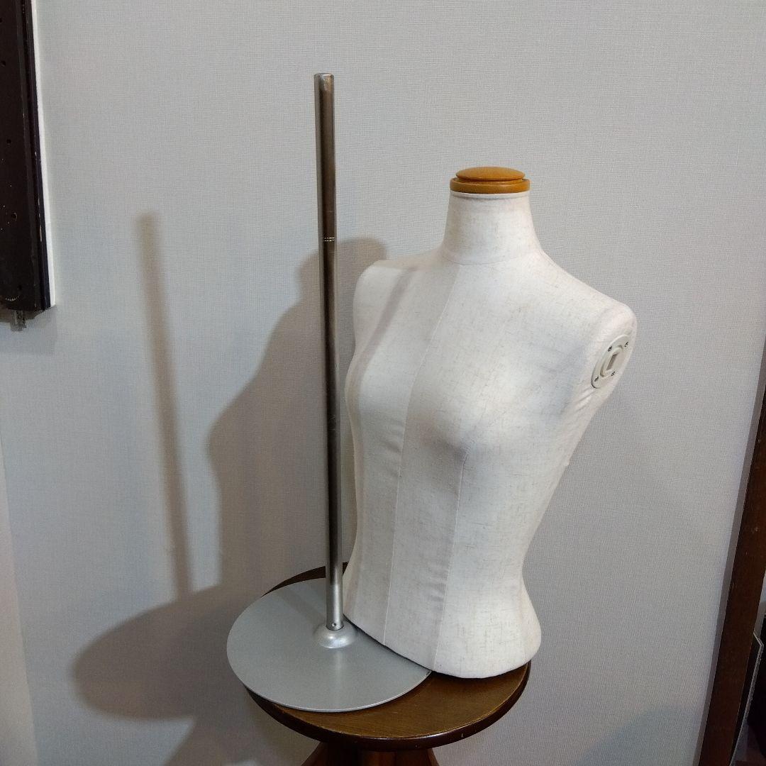 腕付き 上半身 トルソー マネキン レディース 卓上 円形スタンド付き