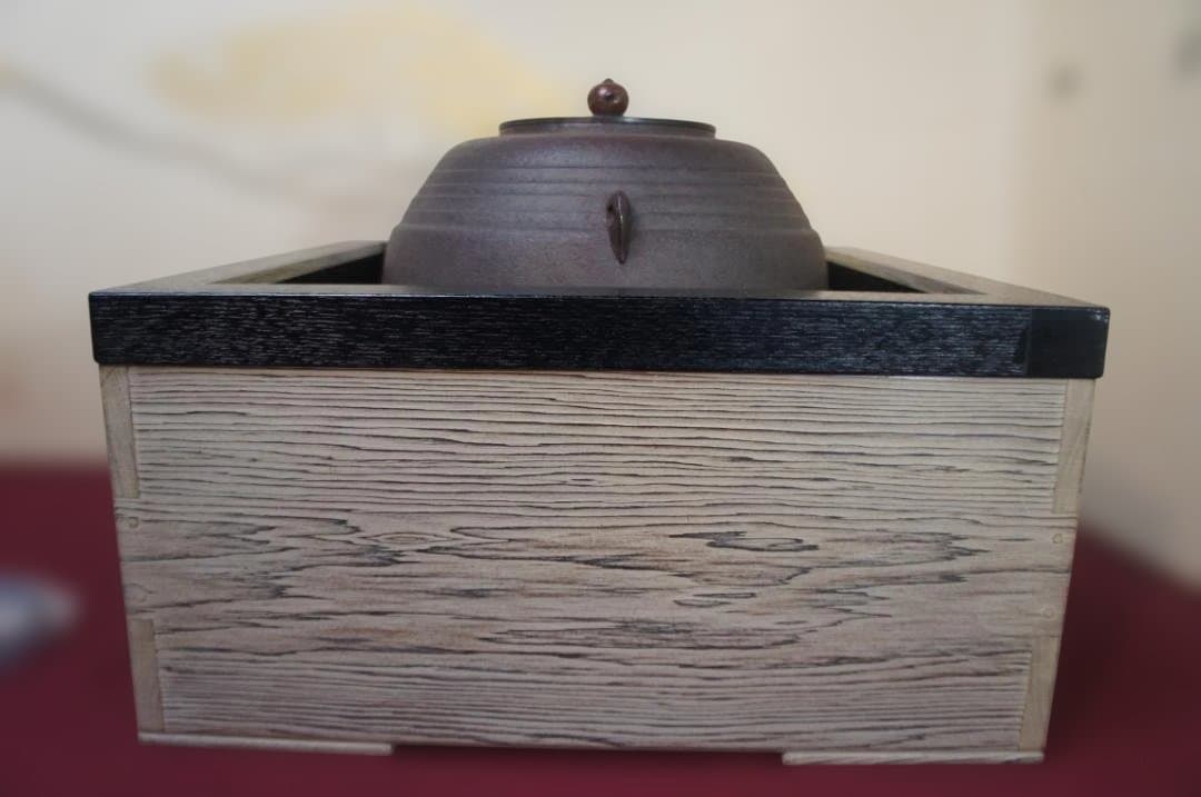 ☆焼杉置炉 在銘 筋釜 釜鐶 置炉用600w炭型電熱器 送料込み