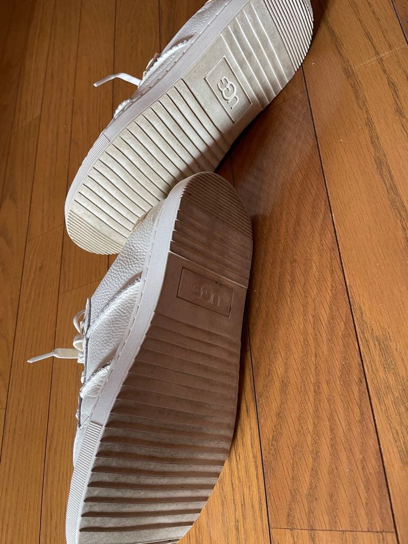 まこ⭐︎UGG ホワイトレザー スニーカー