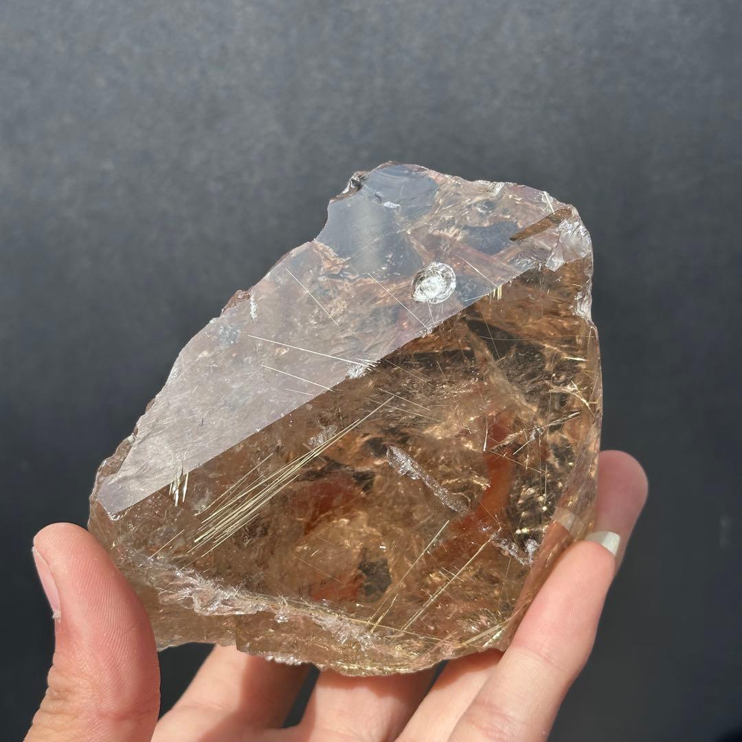 ブラジル産❣️天然石 タイチンルチルクォーツの原石　置物　鉱物G.110