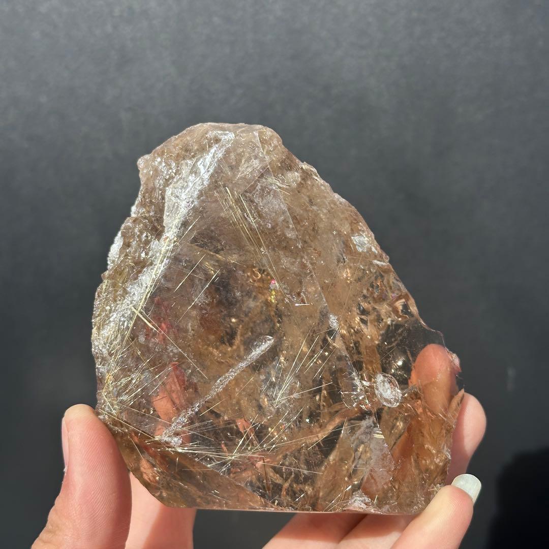 ブラジル産❣️天然石 タイチンルチルクォーツの原石　置物　鉱物G.110