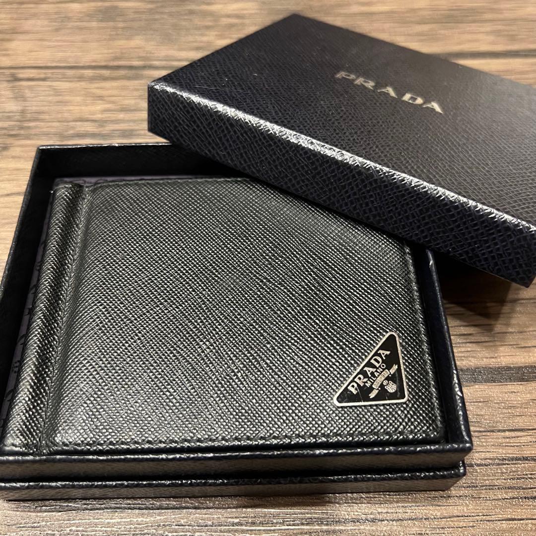 PRADA マネークリップ付きサフィアーノトライアングル　財布
