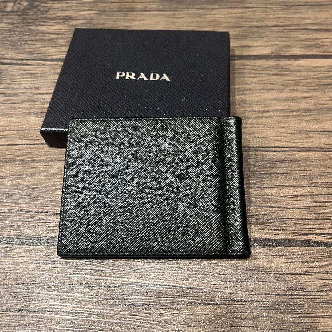 PRADA マネークリップ付きサフィアーノトライアングル　財布