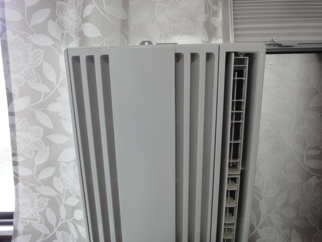 CORONAコロナ　ウインド窓用エアコン　CW-1819　2019年製(枠付き)