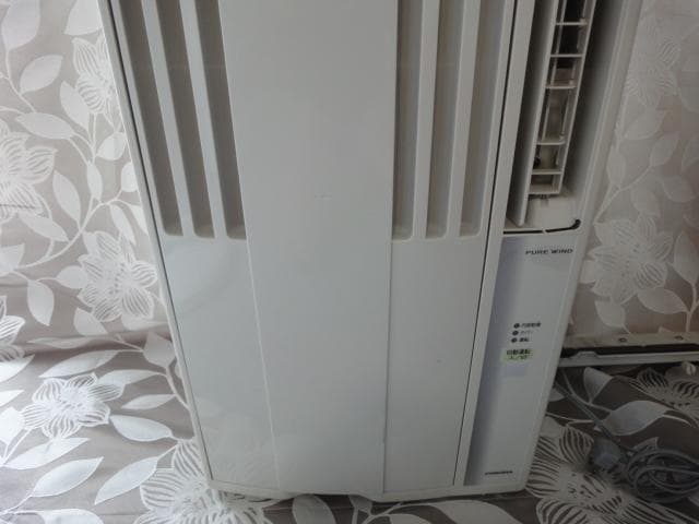 CORONAコロナ　ウインド窓用エアコン　CW-1819　2019年製(枠付き)