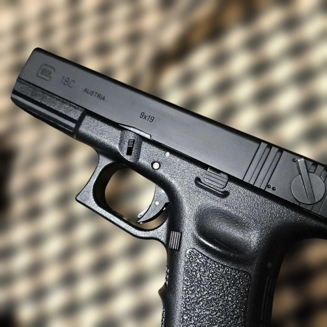 1 東京マルイ製　グロック18C　ガスブローバック　予備マグ　ホルスターセット