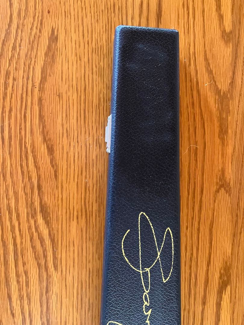 ゲーリーカーのサイン入りコントラバス弓ケース