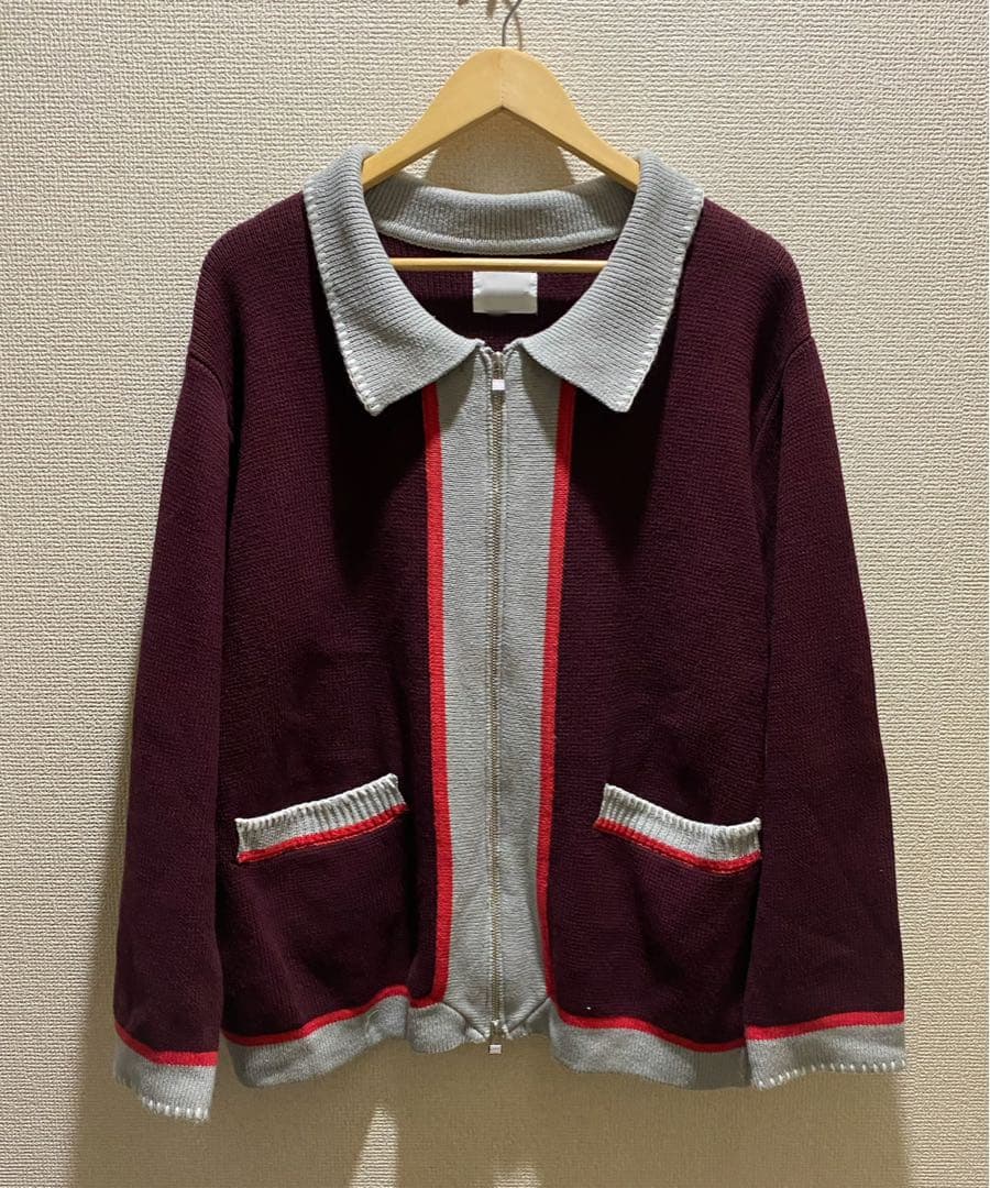 知念英和さん　着用モデル　ニットジャケット＆クリスマスバッジ　仮面ライダーガヴ