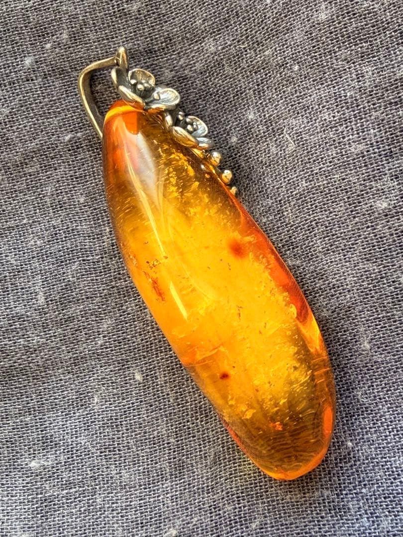 琥珀（バルト海産） ・バチカン：SV925（純銀）