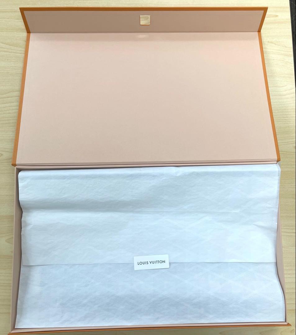 新品、未使用品‼️ 箱付き‼️ルイヴィトン モノグラム シャドウ　マフラー