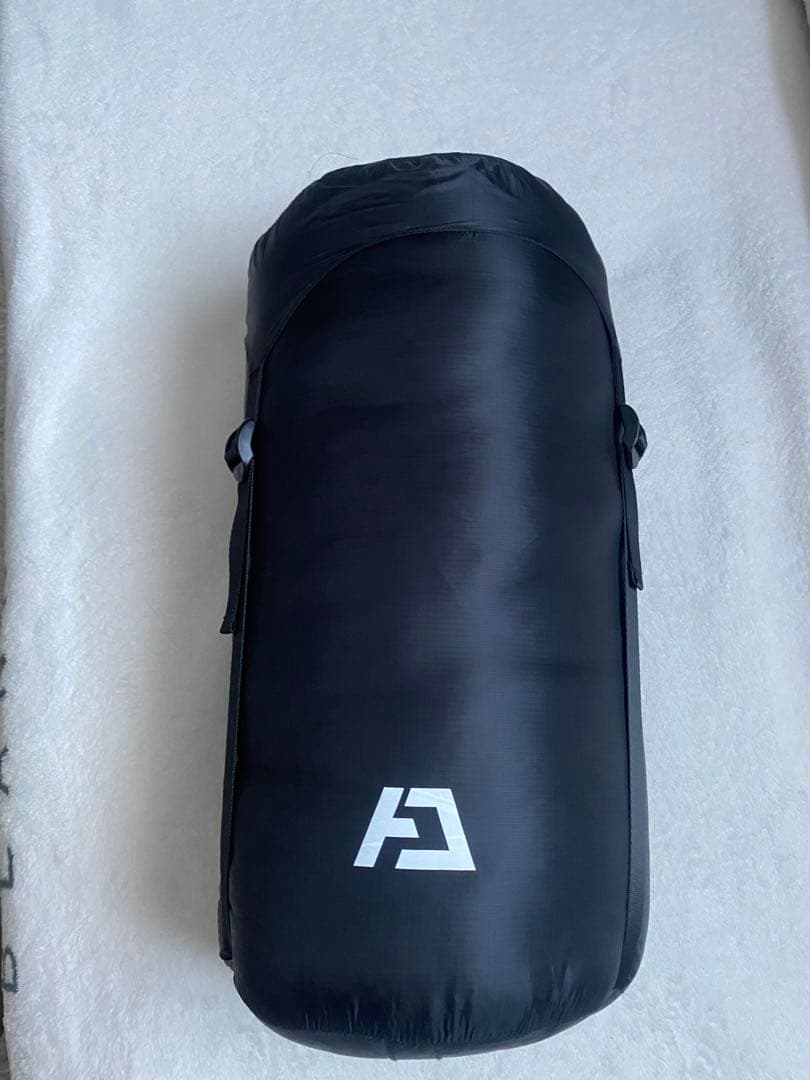 アンプラグドキャンプ　寝袋　マミー型　ブラック