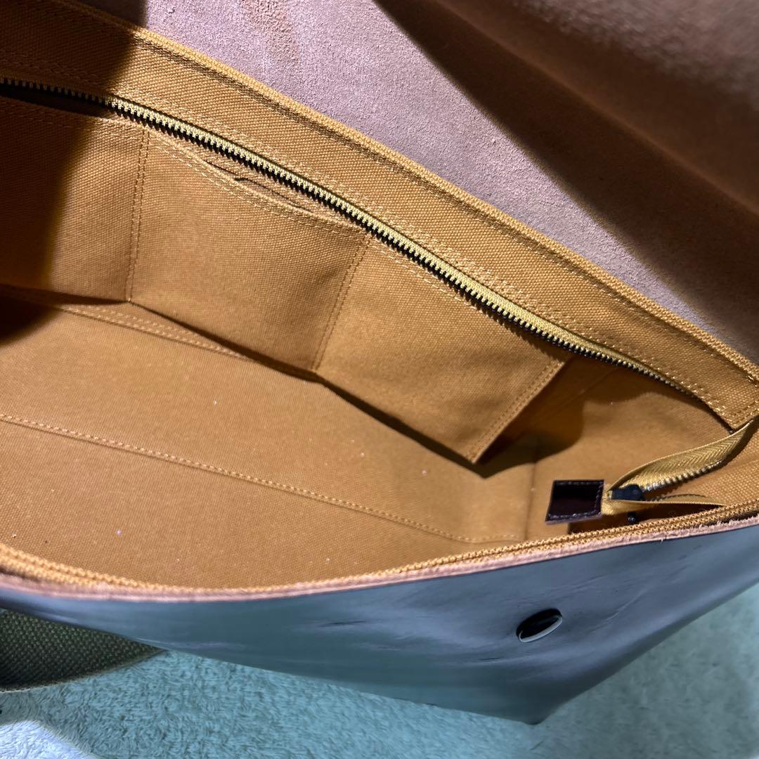 展示品　未使　Uni&co ユニアンドコー　レザー　メッセンジャーバッグ　 M