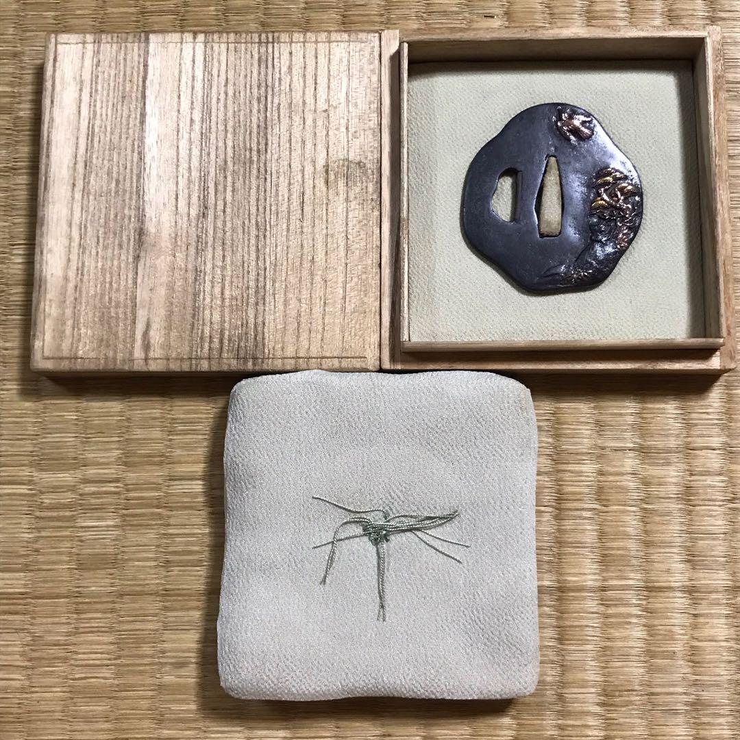 ★時代 /武具！鉄地 鍔 松 鳥 川図案/鐔『菊川南甫 花押(菊川久英)』★