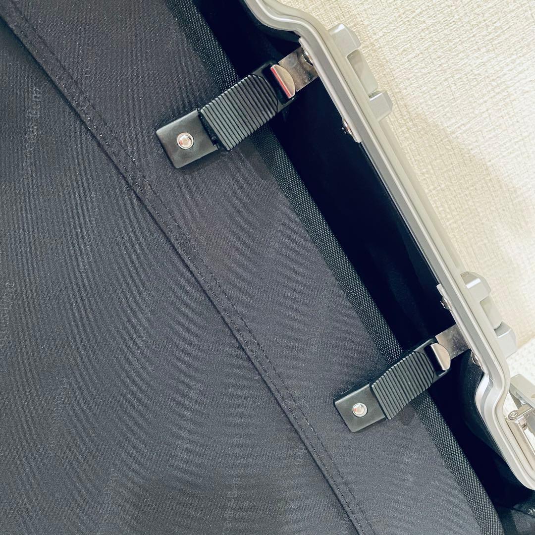 メルセデス・ベンツ　アルミ　スーツケース　キャリーケース　32L 4輪　未使用