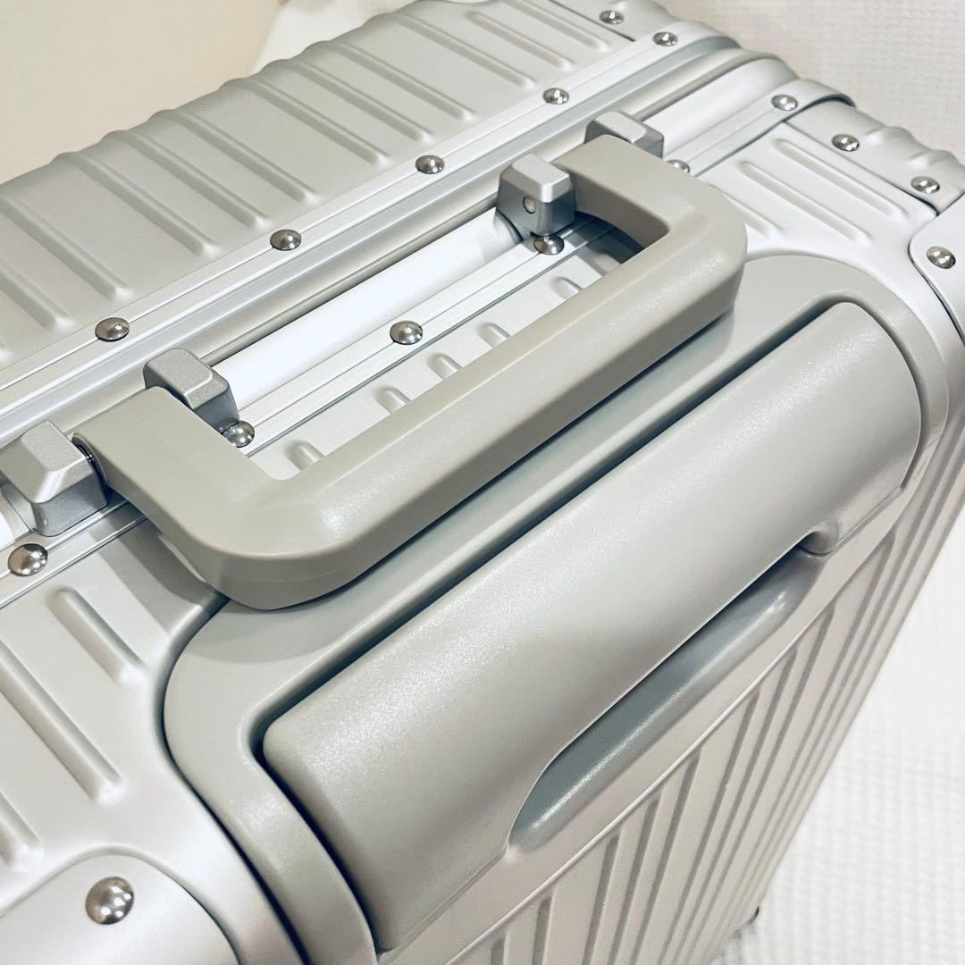 メルセデス・ベンツ　アルミ　スーツケース　キャリーケース　32L 4輪　未使用