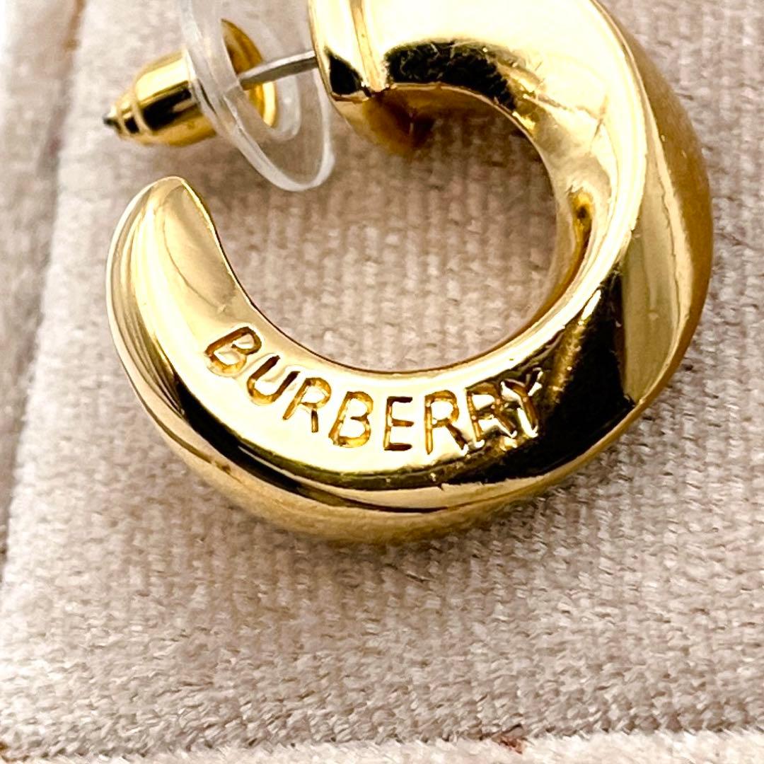 BURBERRY バーバリー　ピアス ロゴ刻印 メタル ゴールドカラー　スタッド