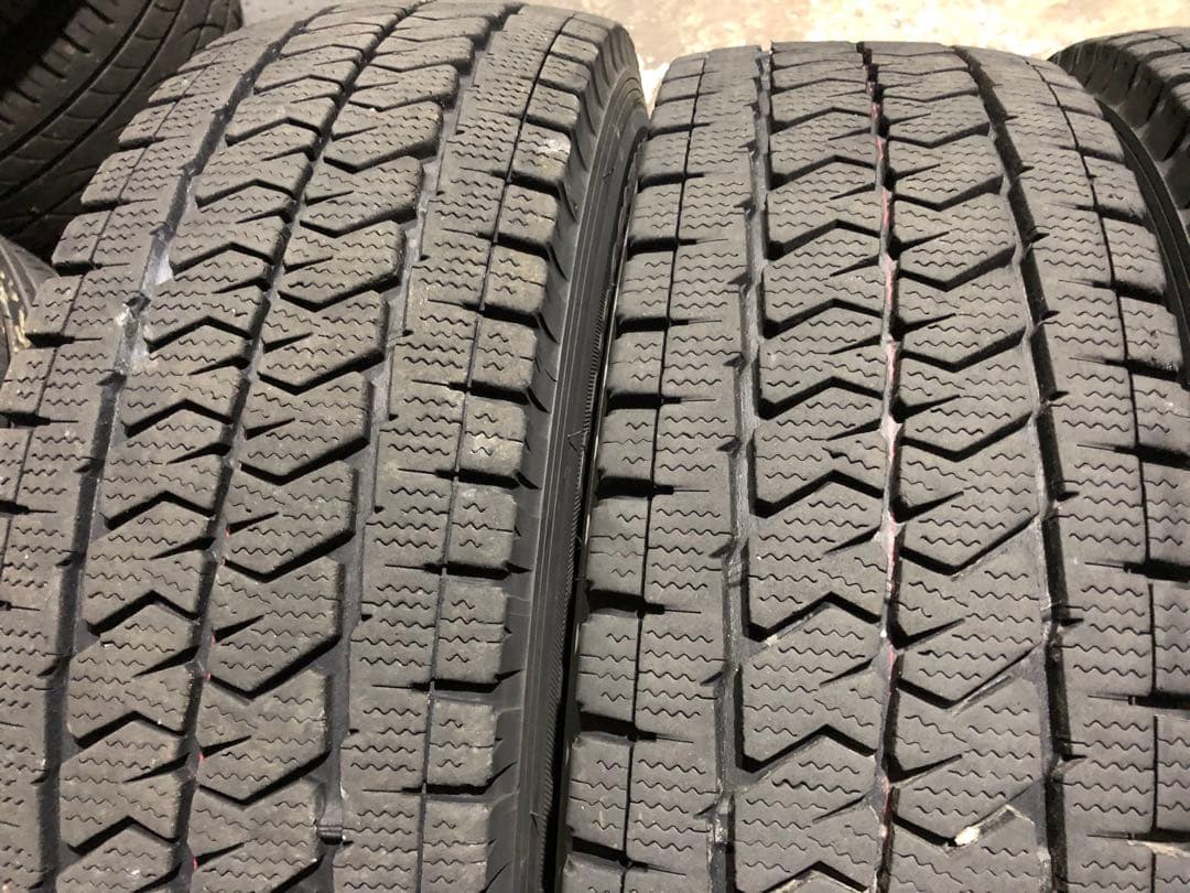ブリヂストン　195/80R15 LT ハイエース　スタッドレスタイヤ 4本