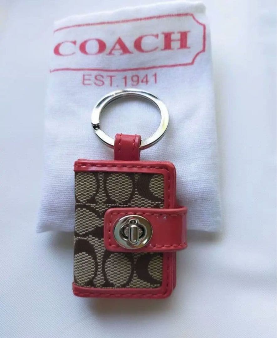 コーチ　写真入れ手帳型　キーリング　キーホルダー　赤　シグネチャー