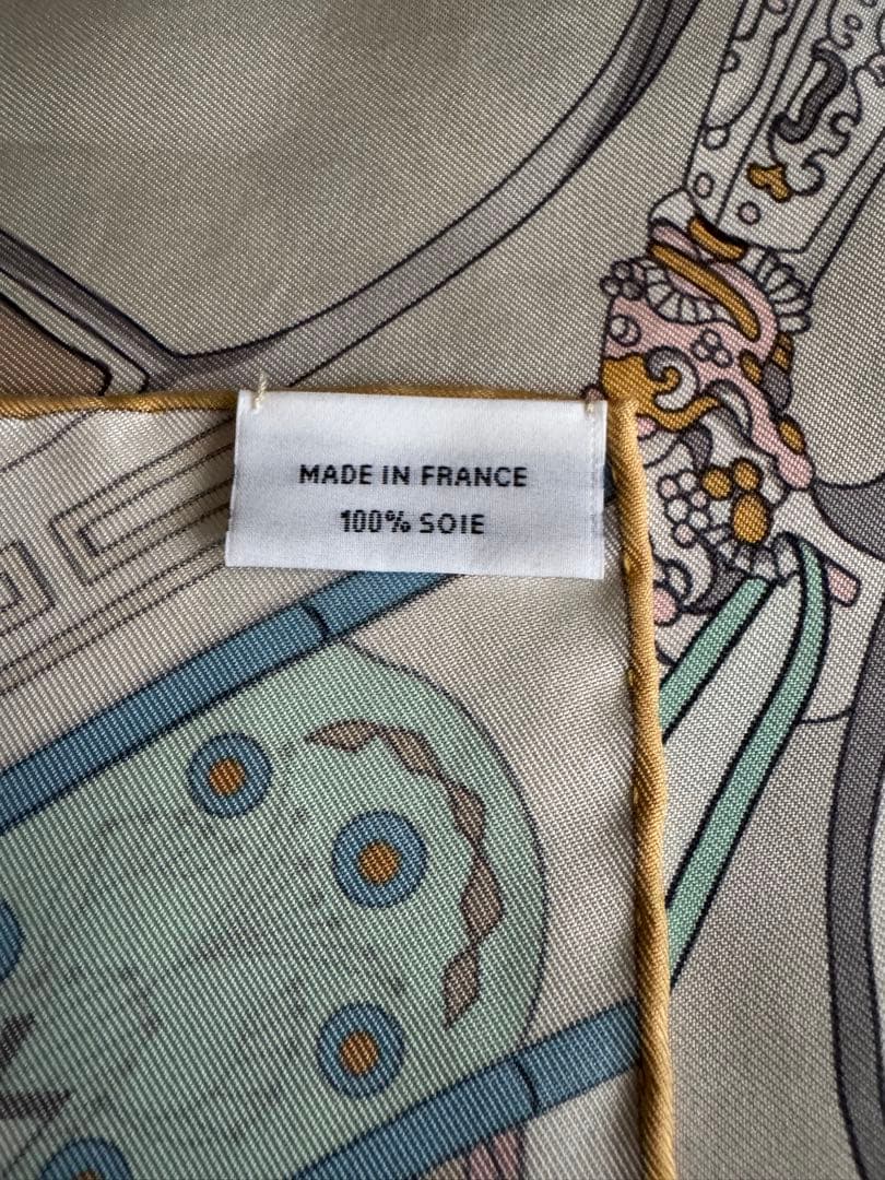 Hermès スカーフ 装飾品デザイン　カレウォッシュ90エトリエの競演