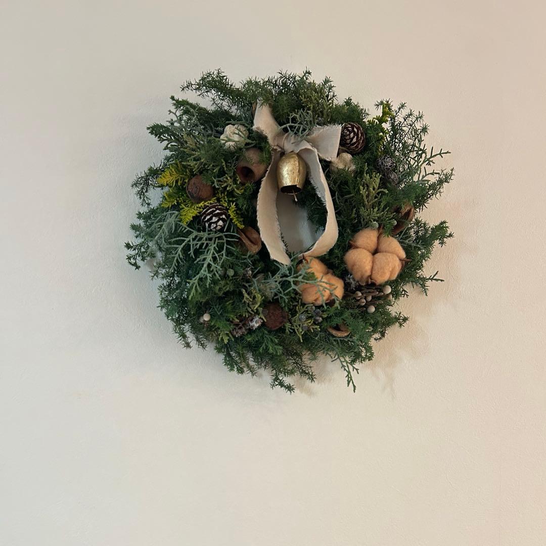 ナチュラルクリスマスリース ベル付き 木の実いっぱい