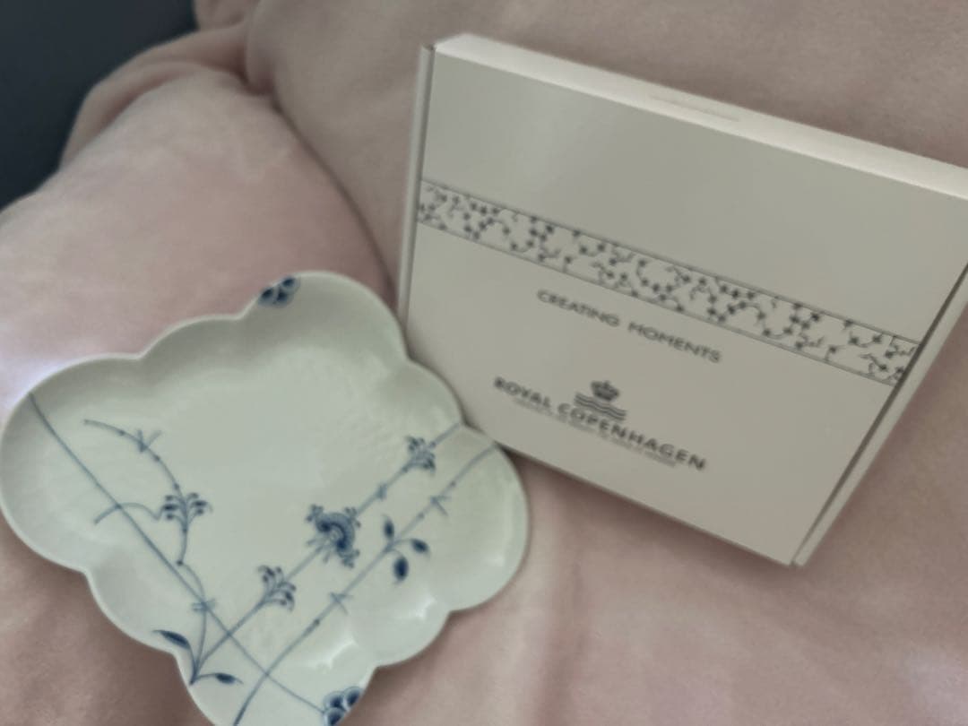   四葉型皿 花柄 箱付き