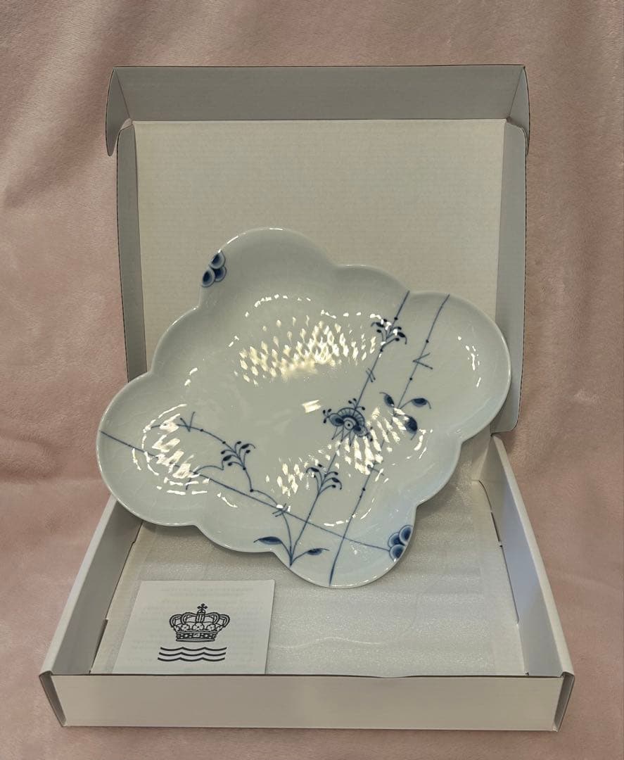   四葉型皿 花柄 箱付き