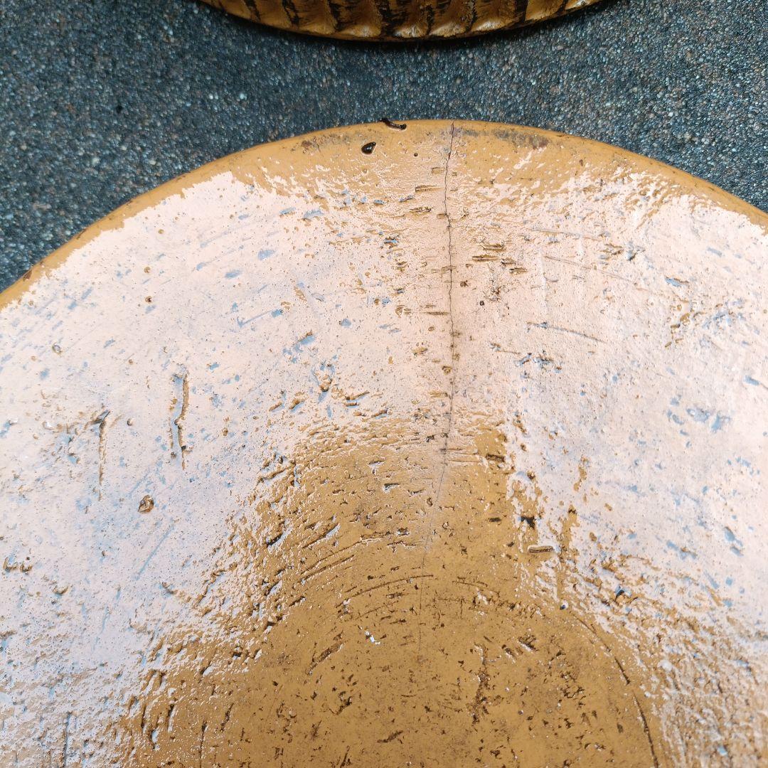 オレンジ色のテラコッタプランター