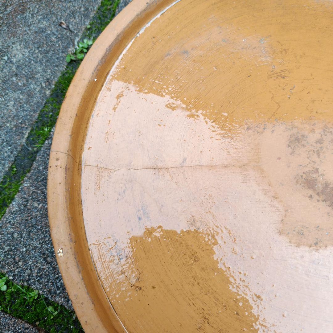 オレンジ色のテラコッタプランター