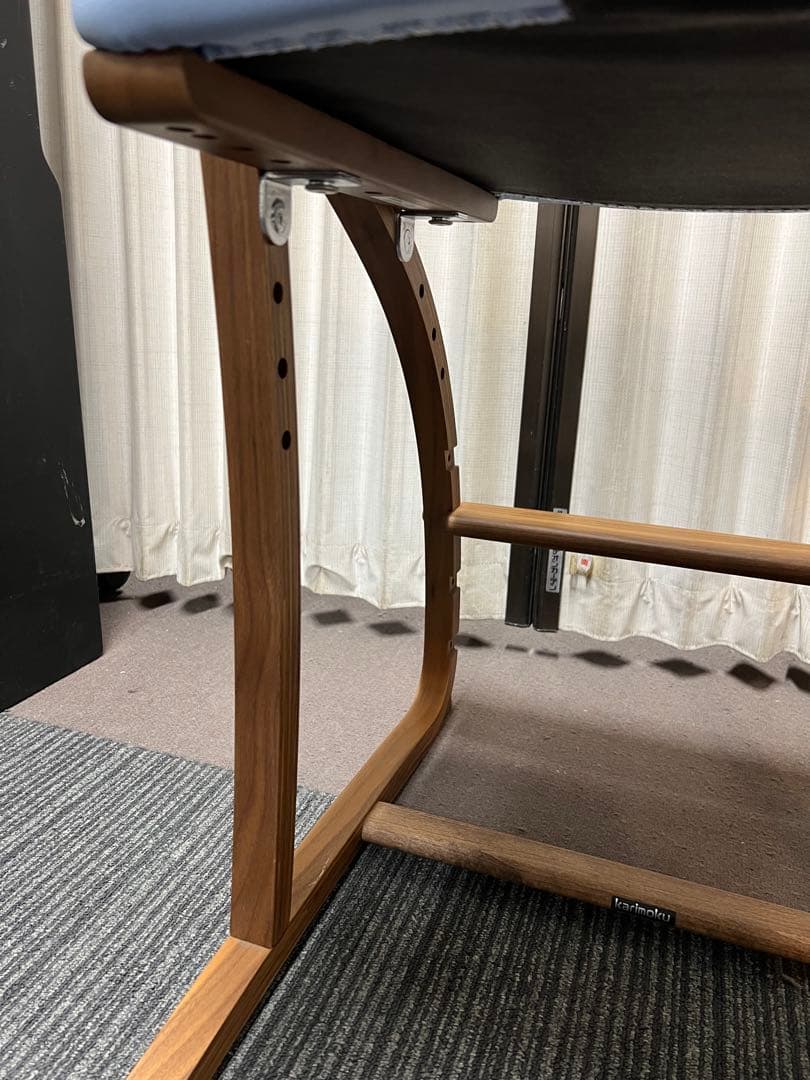 N1【used】カリモク デスクチェア XT2451KR フローラルブルー