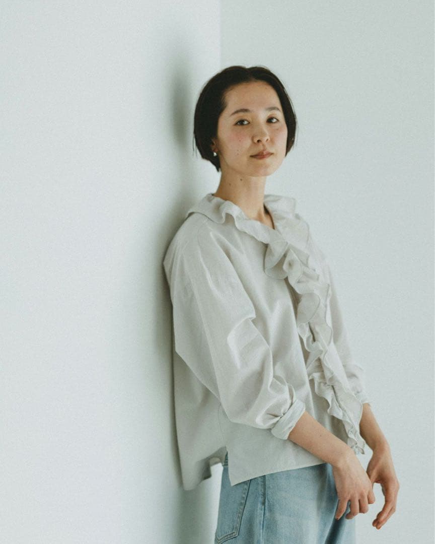 北欧、暮らしの道具店　フリルブラウス
