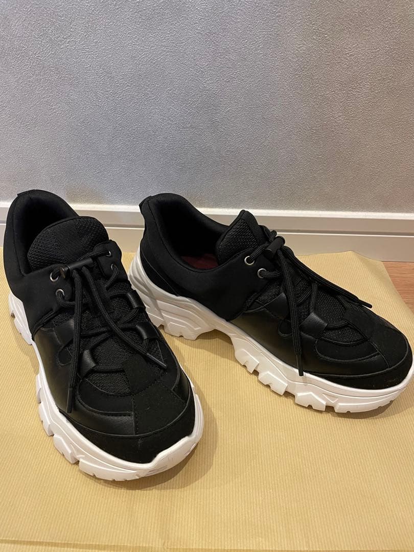 夫が寝たあとに 瞬履き スニーカー M ブラック