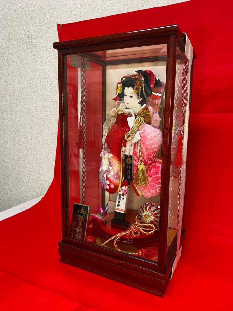 羽子板　立体振袖　ガラスケース１３号・サイズ間口約２９×奥行約２４×高さ約５５㎝