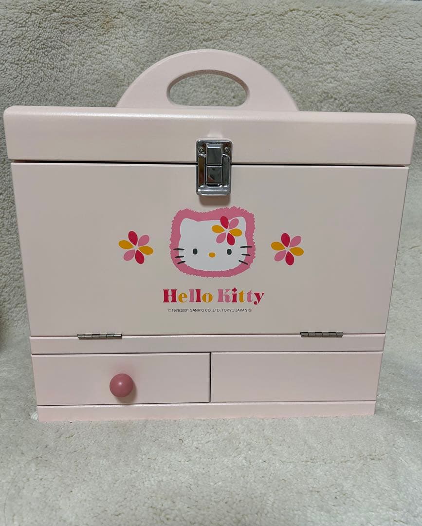 未使用　ハローキティ　メイクボックス小物入れ　三面鏡付き
