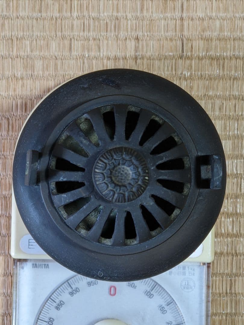 ♦高岡銅器 透し火屋蓋 袴形 三足香炉 銅器 唐金 香道具 置物 飾り 骨董品