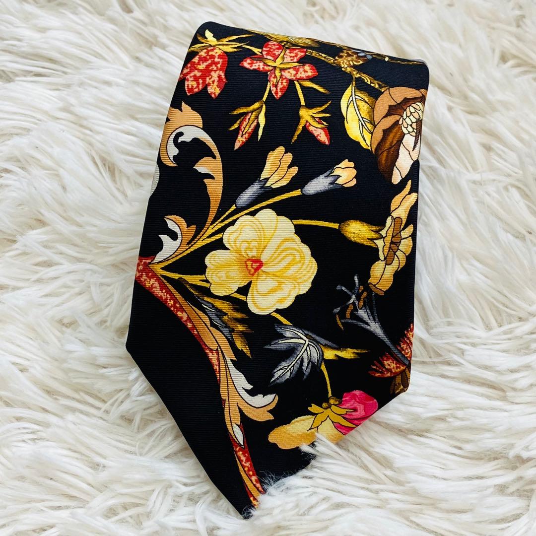 エルメス　ネクタイ　スカーフ柄　花柄　黒　ブラック　総柄　高級　シルク　成人式