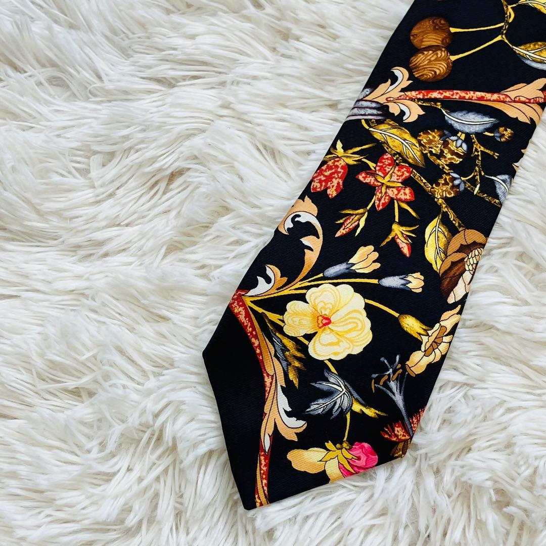 エルメス　ネクタイ　スカーフ柄　花柄　黒　ブラック　総柄　高級　シルク　成人式