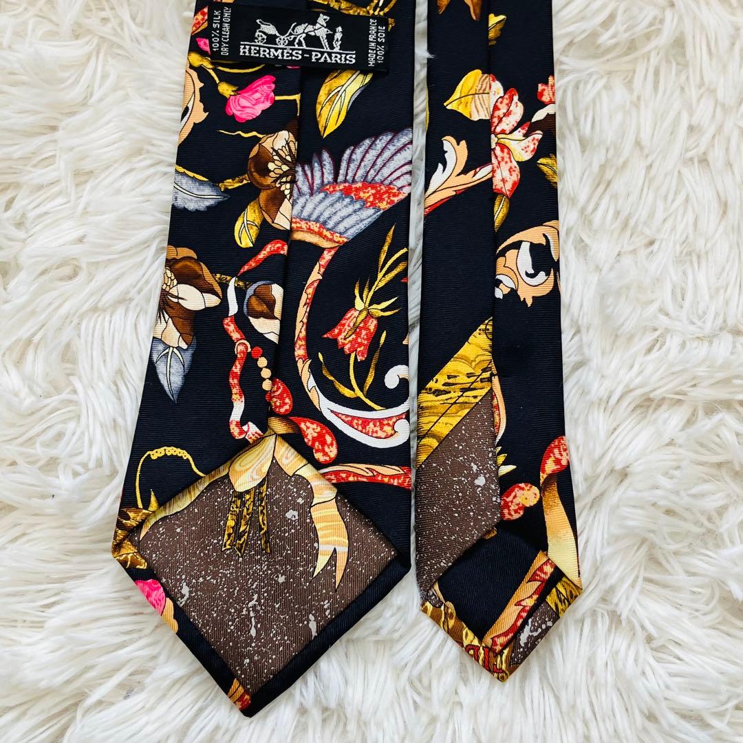 エルメス　ネクタイ　スカーフ柄　花柄　黒　ブラック　総柄　高級　シルク　成人式