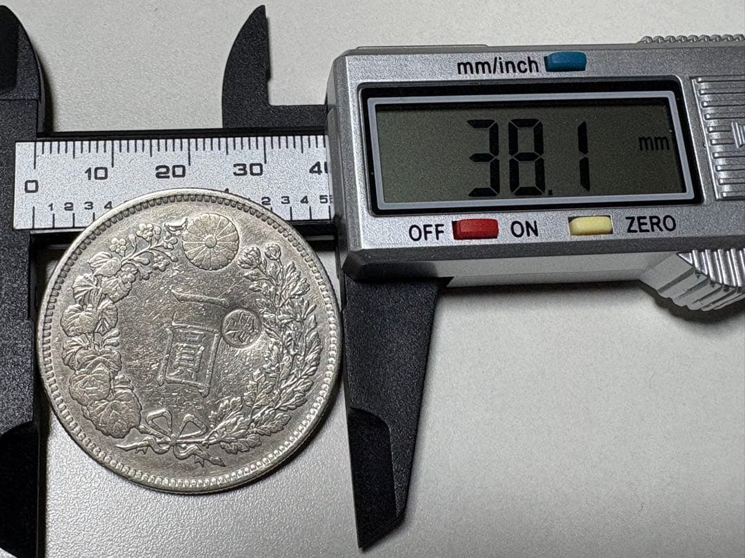 【本物保証】一圓銀貨　丸銀右打　明治29年銘