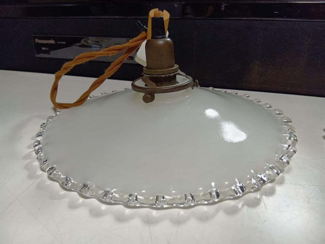 クラシック　フリルドレープ　乳白硝子　真鍮ベース　ペンダント　ランプ